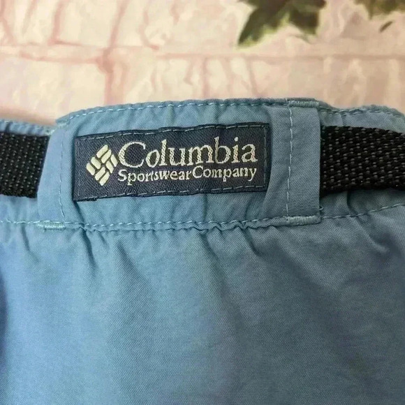 Columbia Women’s Skirt with adjustable belt and cargo pockets - Picture 6 of 9